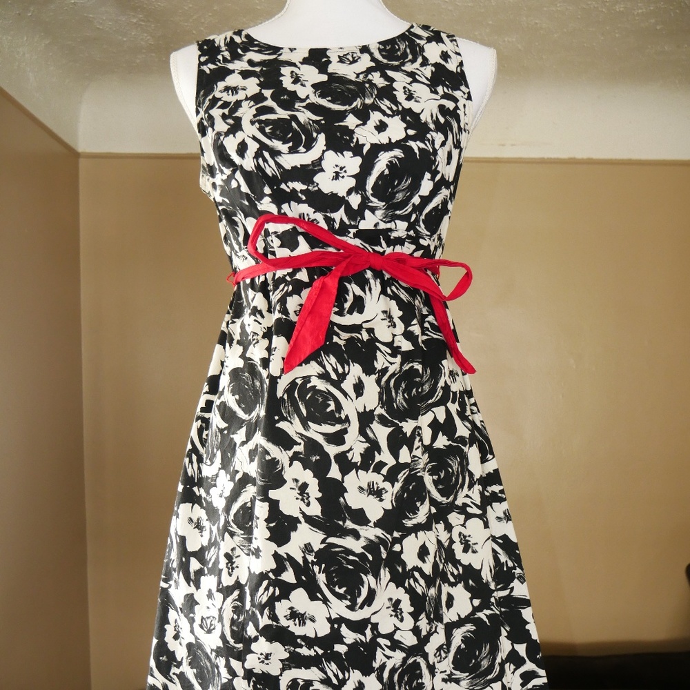 Black/White Floral Maternity Dress W/ Red Tie